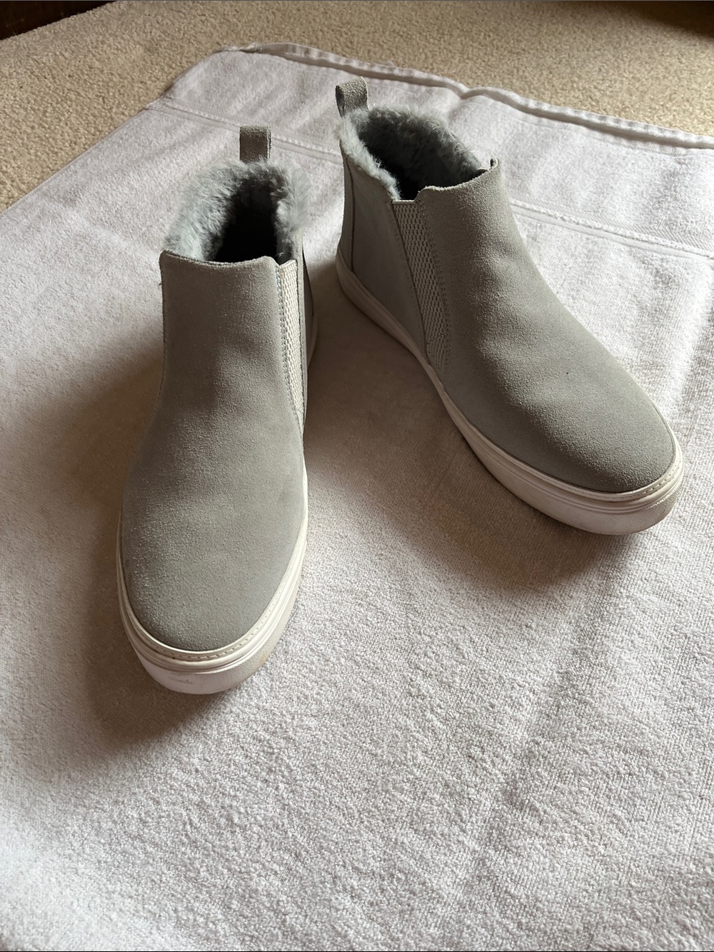 Toms Black Insole with Light Gray Shearling Interior Slip-On 10W